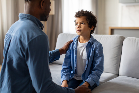 pai conversando com filho